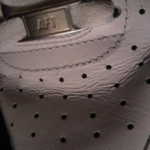 Nike Men's Air Force 1 '07 Basketball Shoe